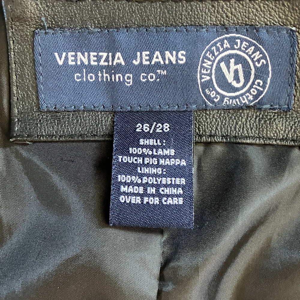 Sleek Black Leather Performance Jacket - image 5